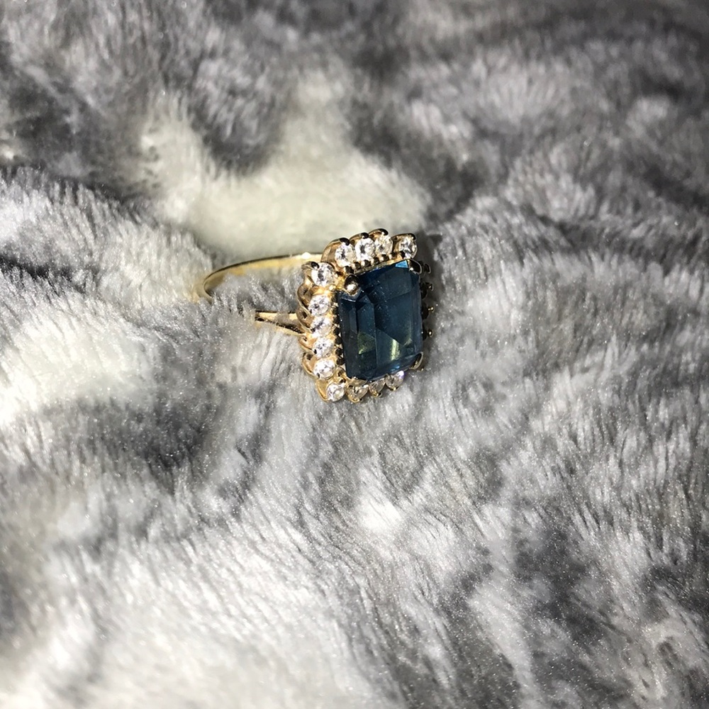 Ring - Picture 2 of 4